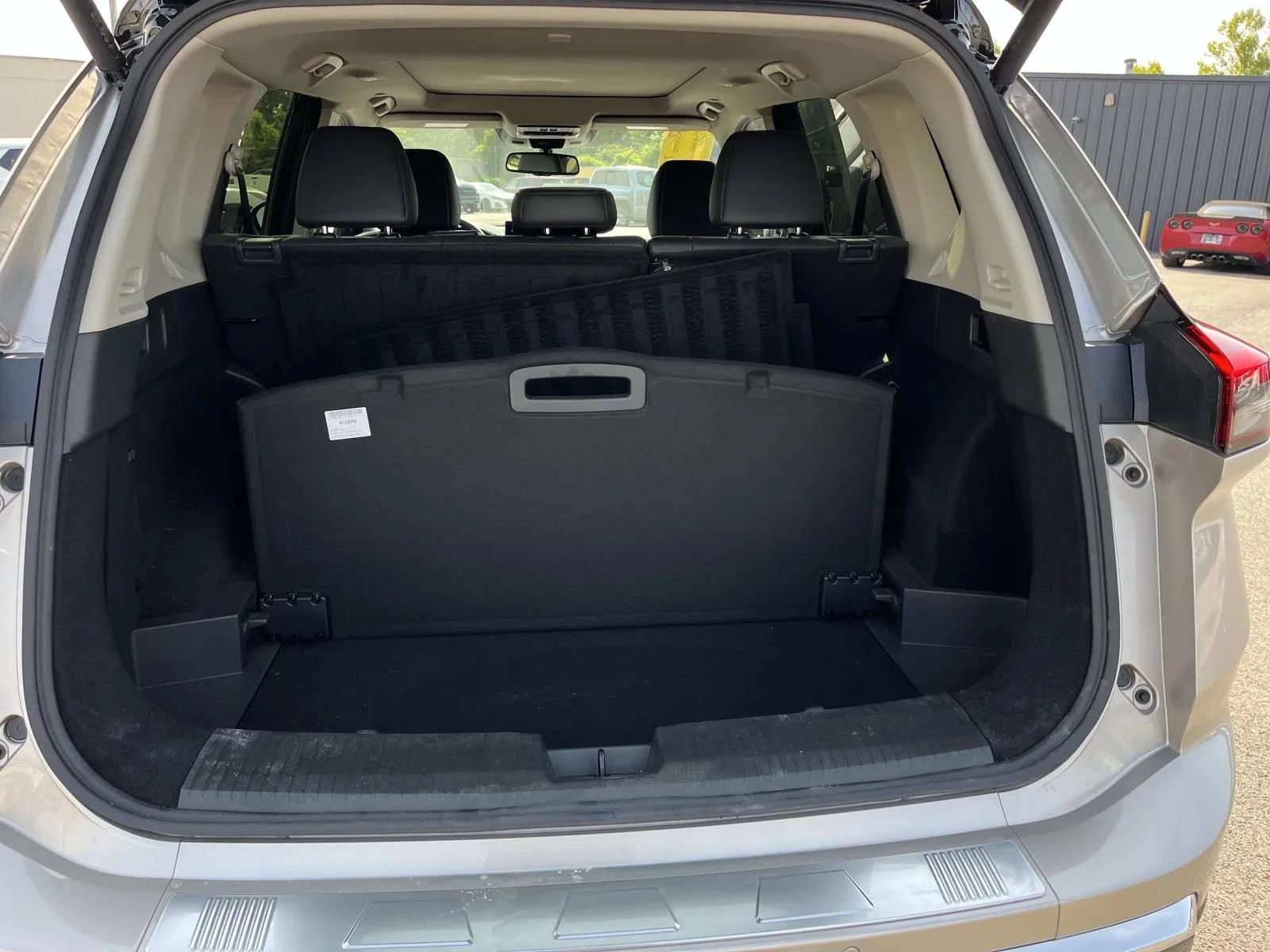 Used 2025 Nissan Rogue Platinum w/ Tech Package FWD image 22
