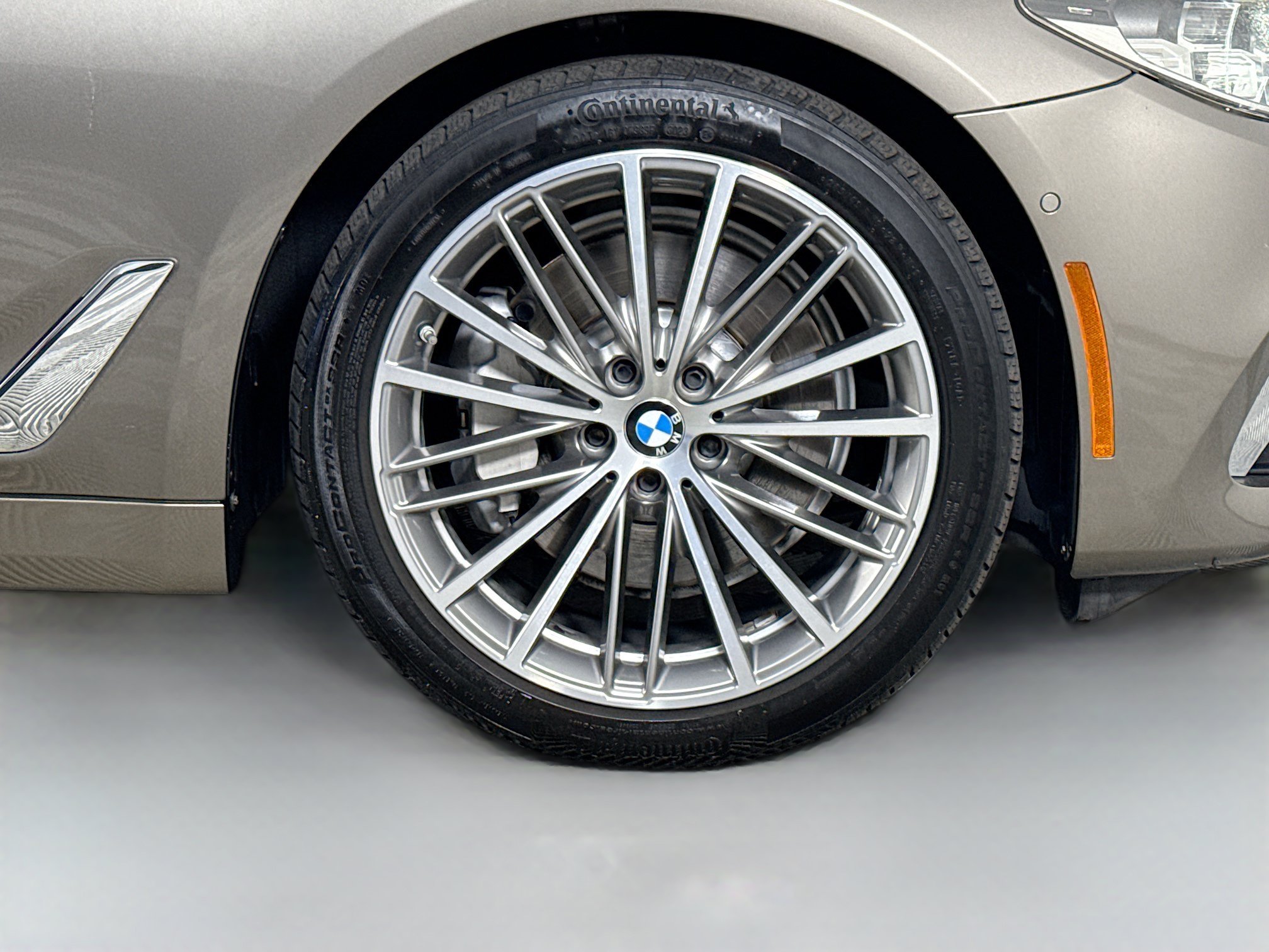 Used 2018 BMW 540i w/ Luxury Seating Package RWD image 32