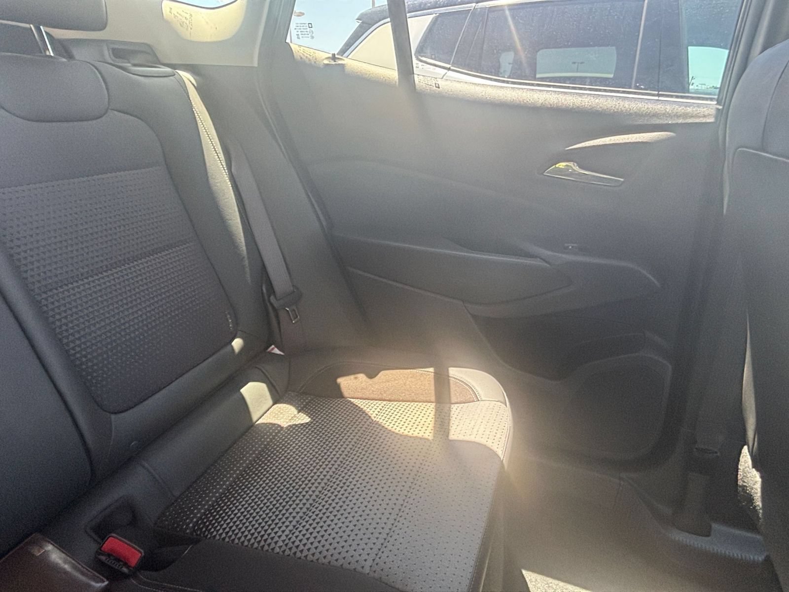 Used 2025 Chevrolet Trax LT FWD image 34