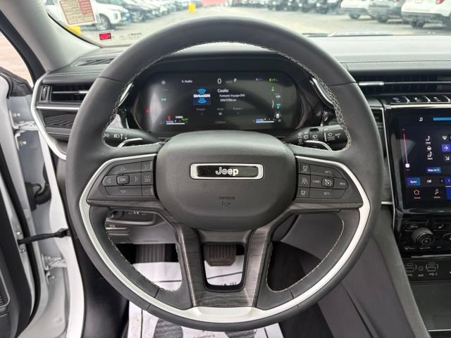 Used 2022 Jeep Grand Cherokee Limited 4xe w/ Luxury Tech Group II AWD/4WD image 16