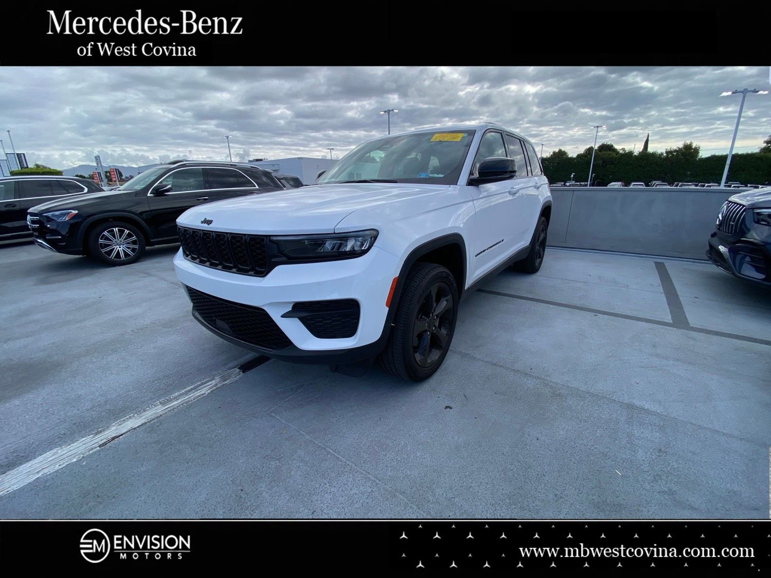 Used 2024 Jeep Grand Cherokee Altitude AWD/4WD image 1