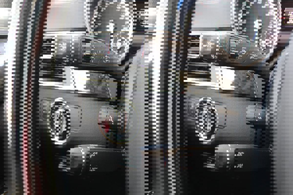 Used 2015 Mercedes-Benz GL 550 4MATIC image 31