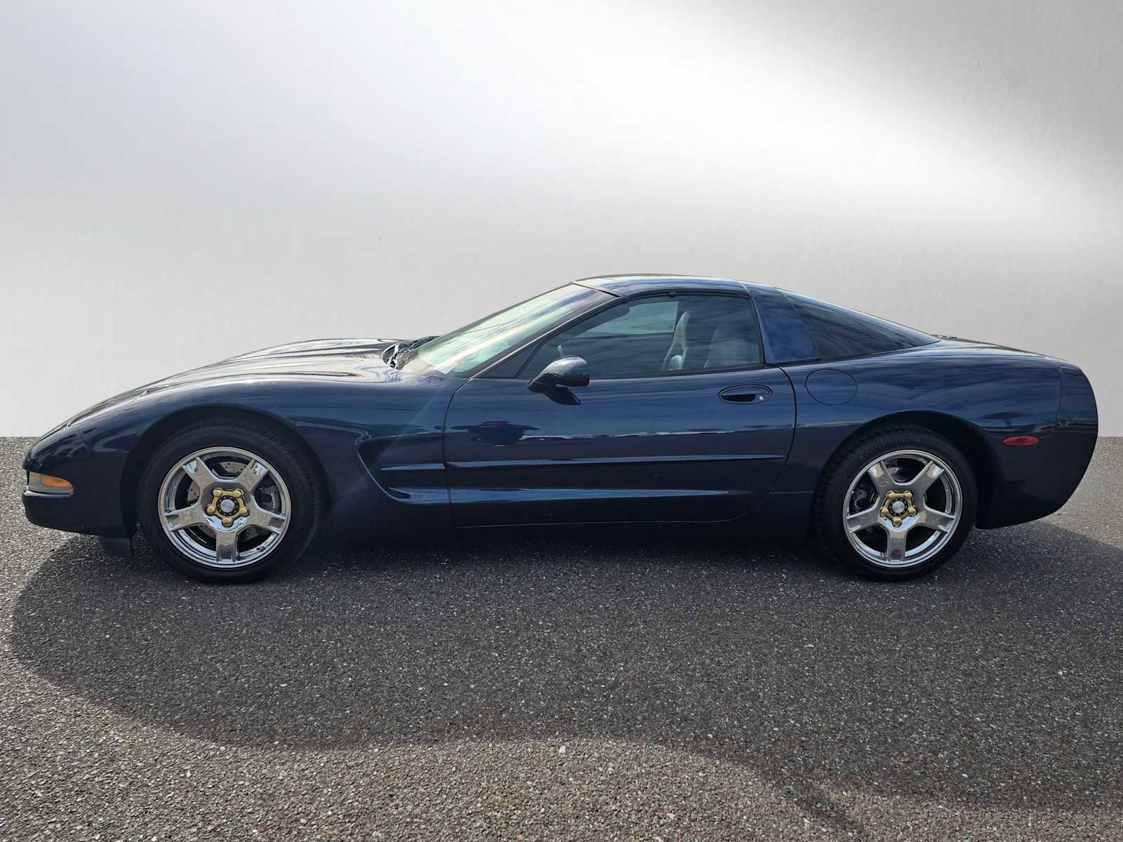 Used 1999 Chevrolet Corvette Coupe w/ Memory Pkg image 6