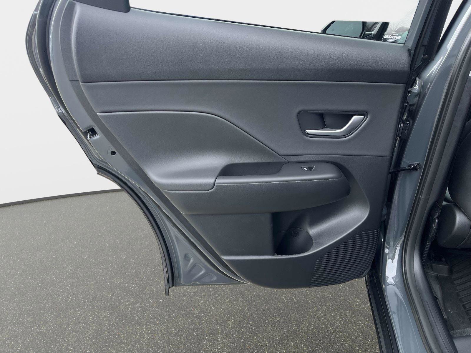 Used 2026 Hyundai Kona SEL Premium image 11