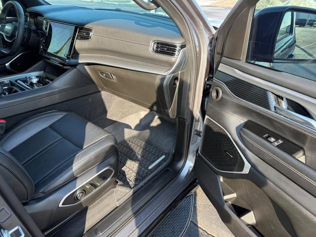 Used 2024 Jeep Wagoneer L Series II w/ Convenience Group I image 17