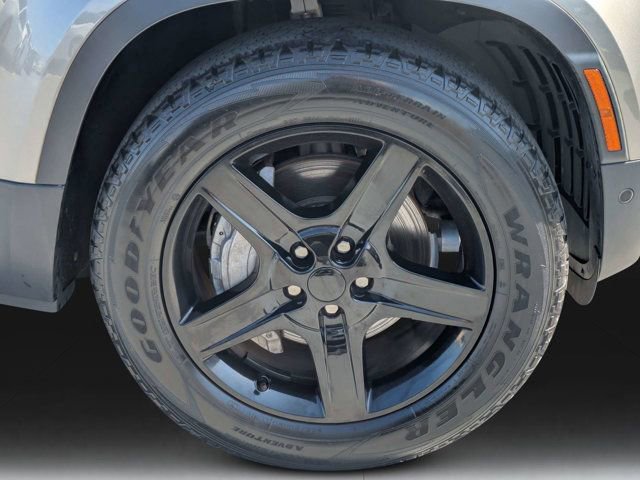 Used 2023 Land Rover Defender 110 SE image 9