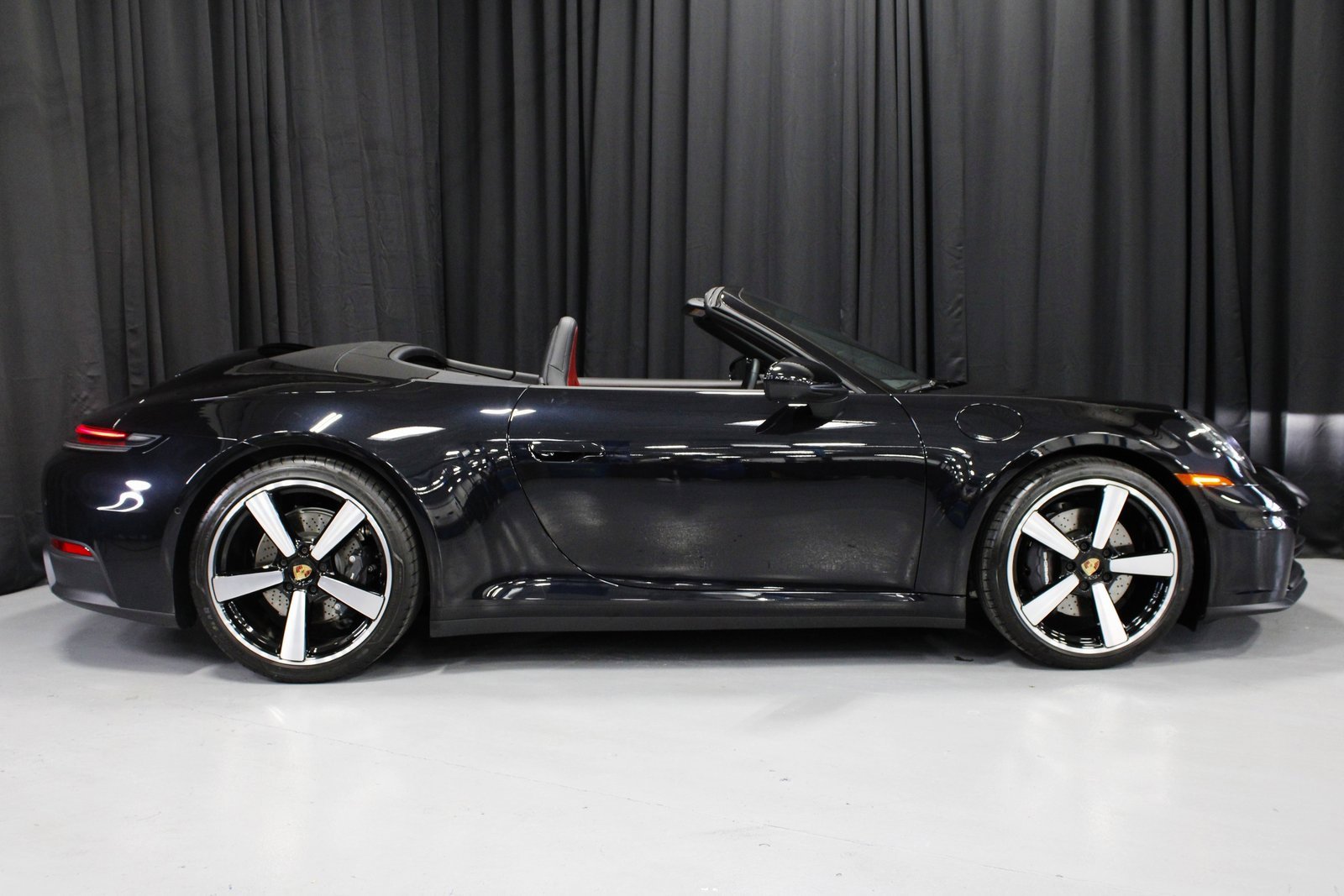 Certified 2025 Porsche 911 Carrera image 8