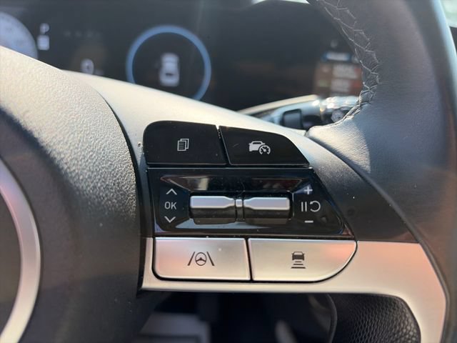 Used 2025 Hyundai Elantra Limited FWD image 18