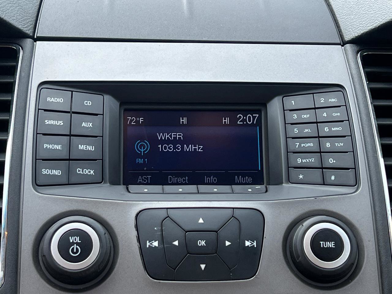 Used 2017 Ford Taurus SEL FWD image 22