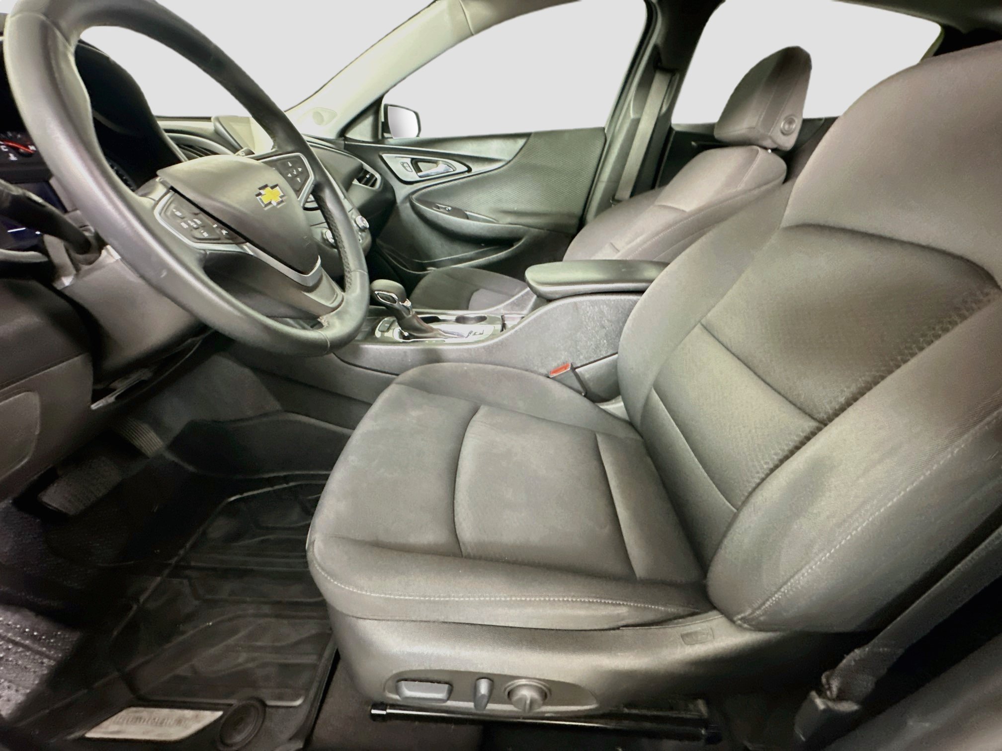 Used 2023 Chevrolet Malibu RS w/ LPO, Floor Liner Package FWD image 13