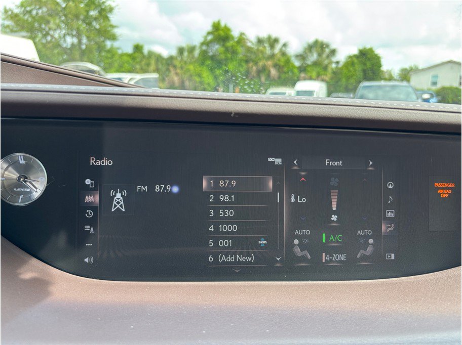 Used 2018 Lexus LS 500 w/ Luxury Package RWD image 31