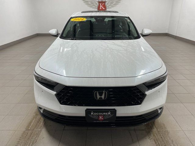 Used 2024 Honda Accord Touring image 2