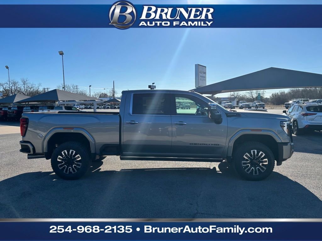 New 2026 GMC Sierra 2500 Denali Ultimate w/ LPO, Black Badging Package image 4