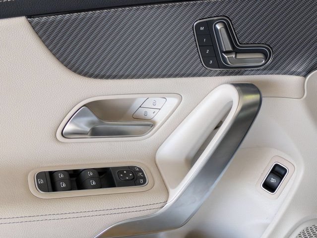 Used 2025 Mercedes-Benz CLA 250 image 13