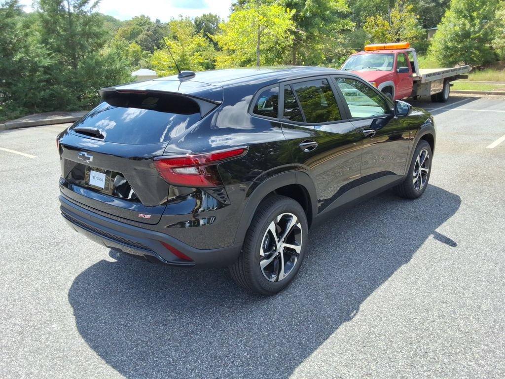 New 2026 Chevrolet Trax RS w/ Sunroof Package FWD image 5