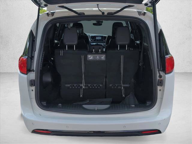 Used 2019 Chrysler Pacifica Touring-L Plus w/ Advanced Safetytec Group FWD image 7