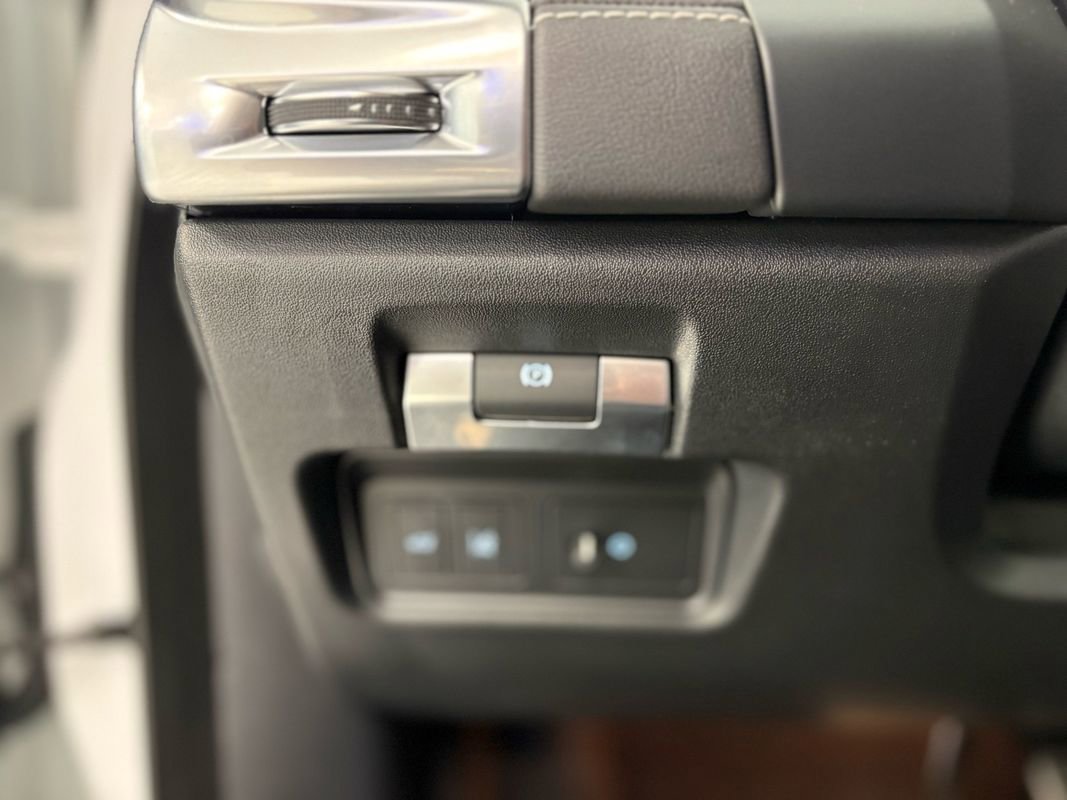 Used 2020 Jaguar E-PACE R-Dynamic HSE image 29