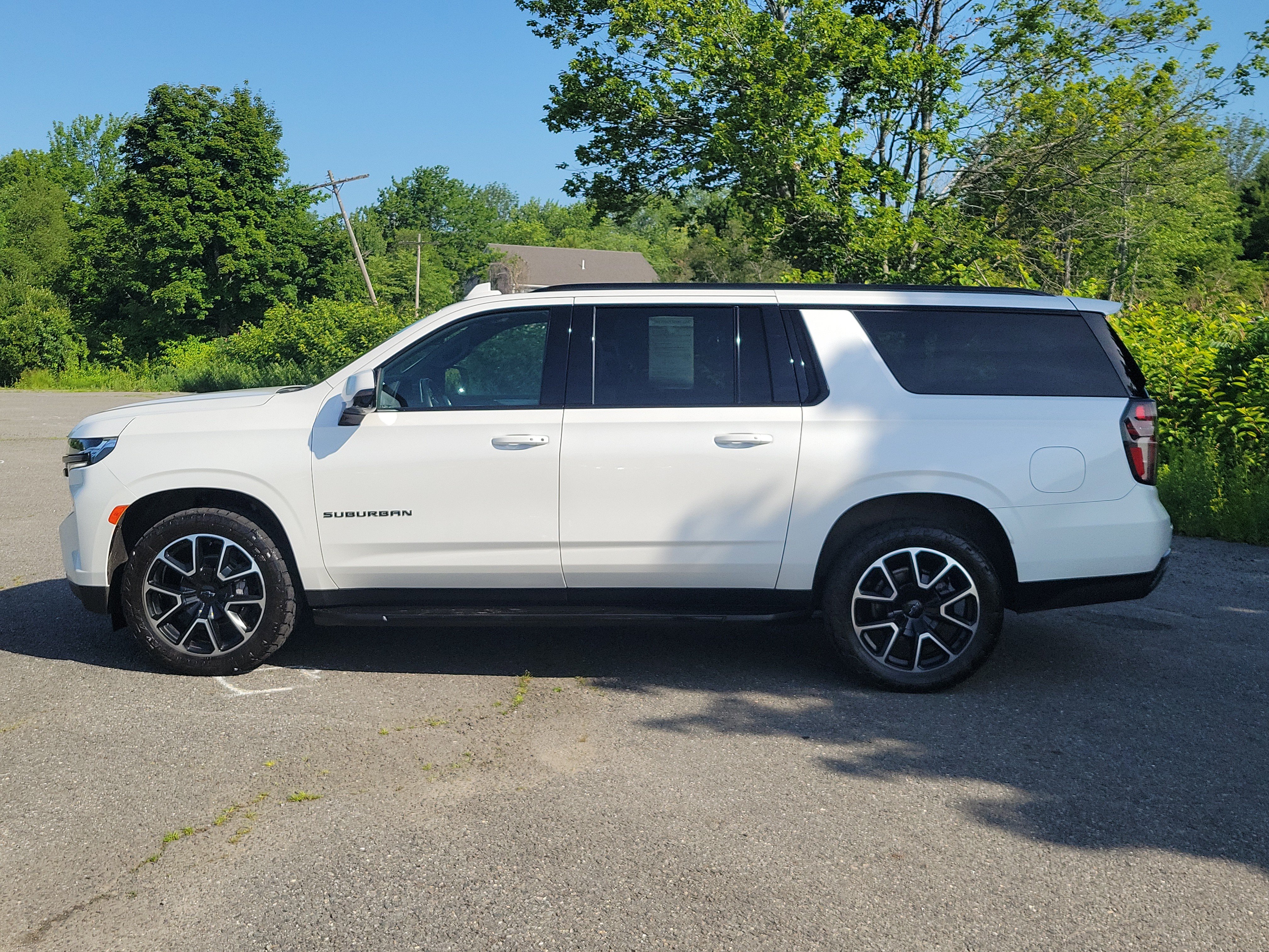 Used 2023 Chevrolet Suburban RST w/ Luxury Package AWD/4WD image 8