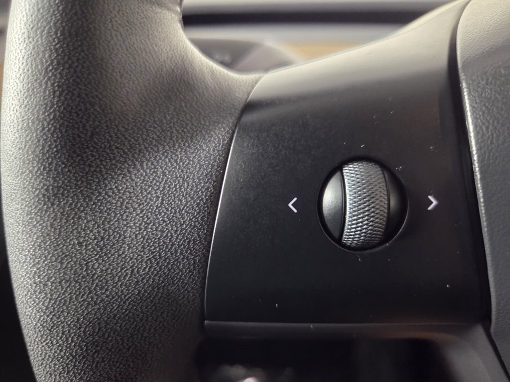 Used 2024 Tesla Model Y Performance AWD/4WD image 19