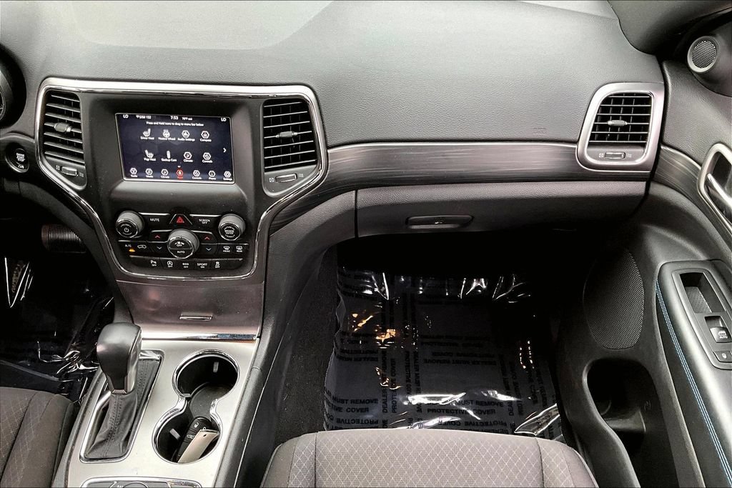 Used 2019 Jeep Grand Cherokee Laredo AWD/4WD image 25