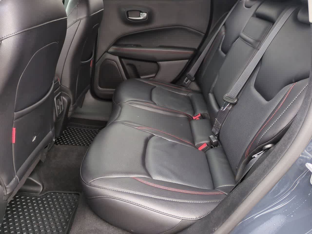 Used 2017 Jeep Compass Trailhawk w/ Leather Interior Group AWD/4WD image 18