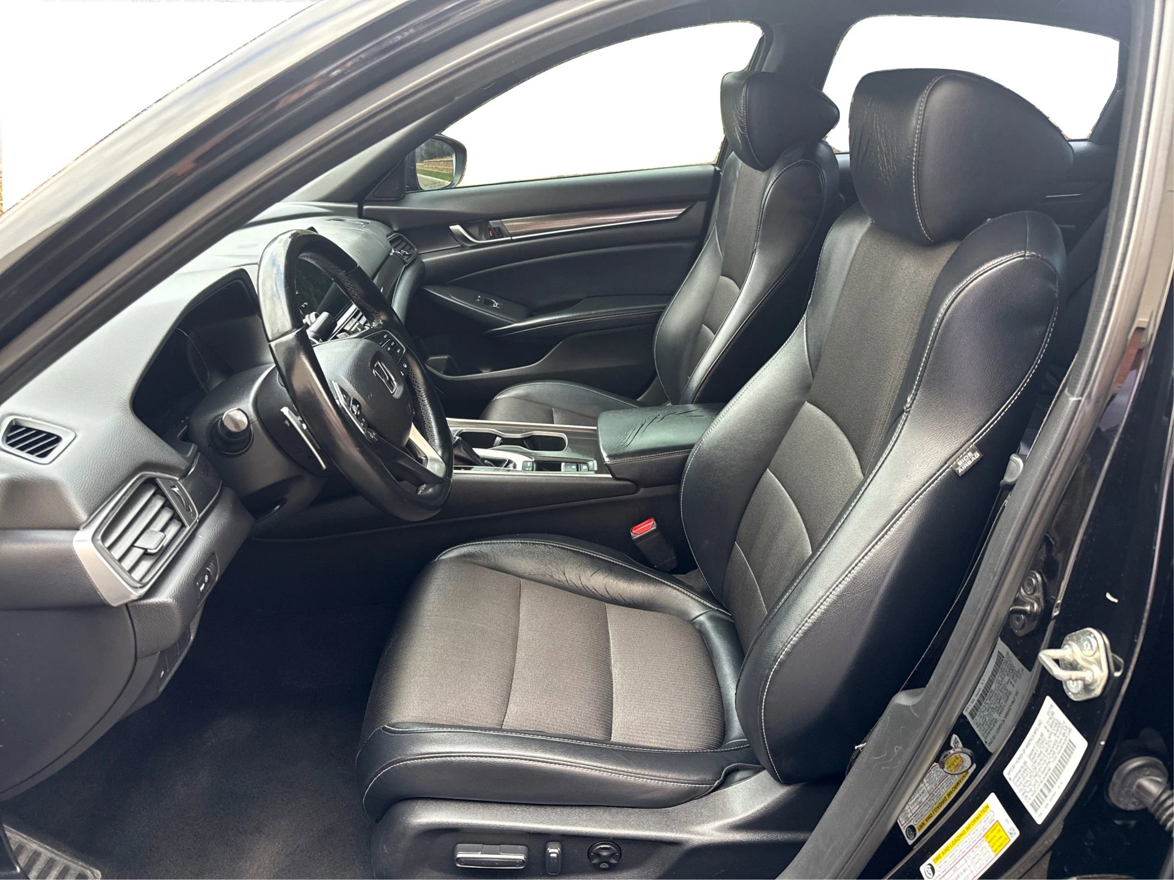 Used 2018 Honda Accord Sport image 9