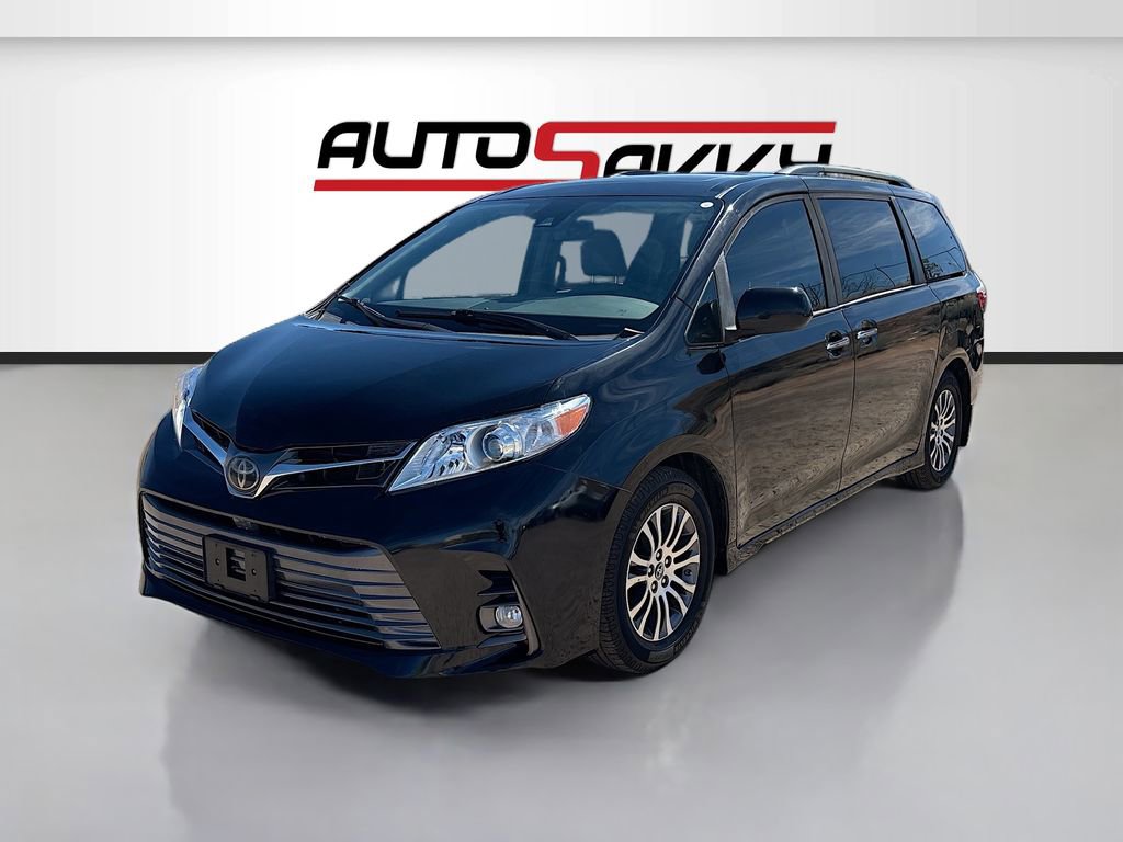 Used 2020 Toyota Sienna XLE w/ XLE Navigation Package image 3