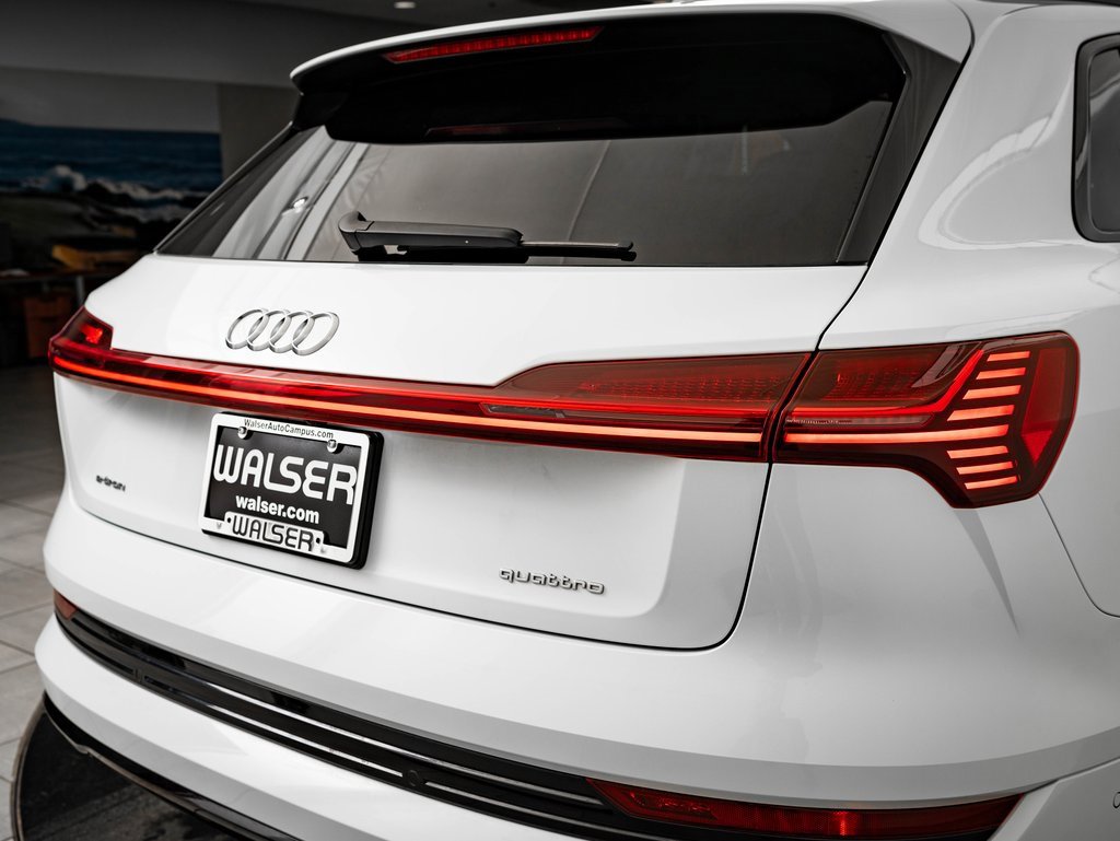 Used 2021 Audi e-tron Prestige w/ Prestige Package image 17