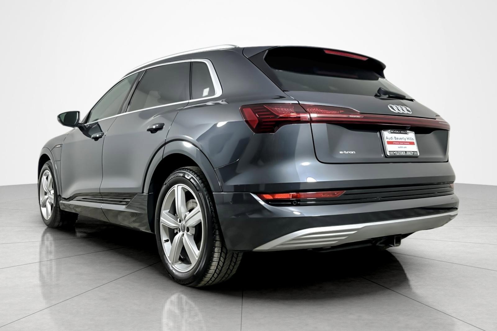 Used 2019 Audi e-tron Premium Plus image 3