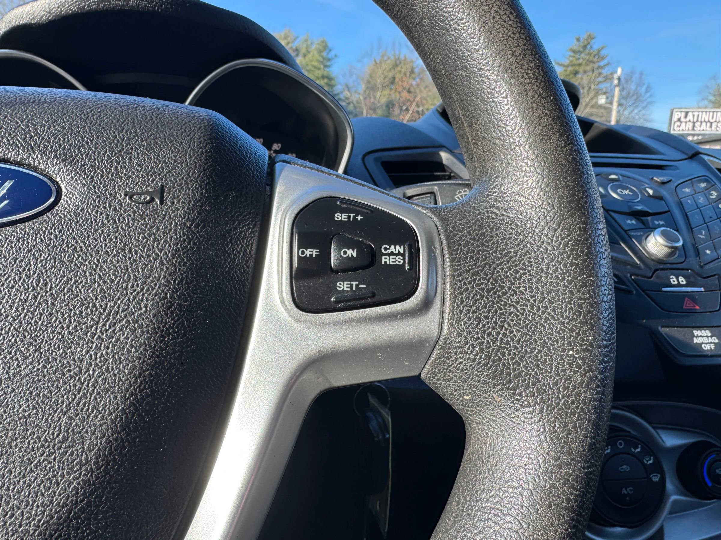 Used 2017 Ford Fiesta SE image 19