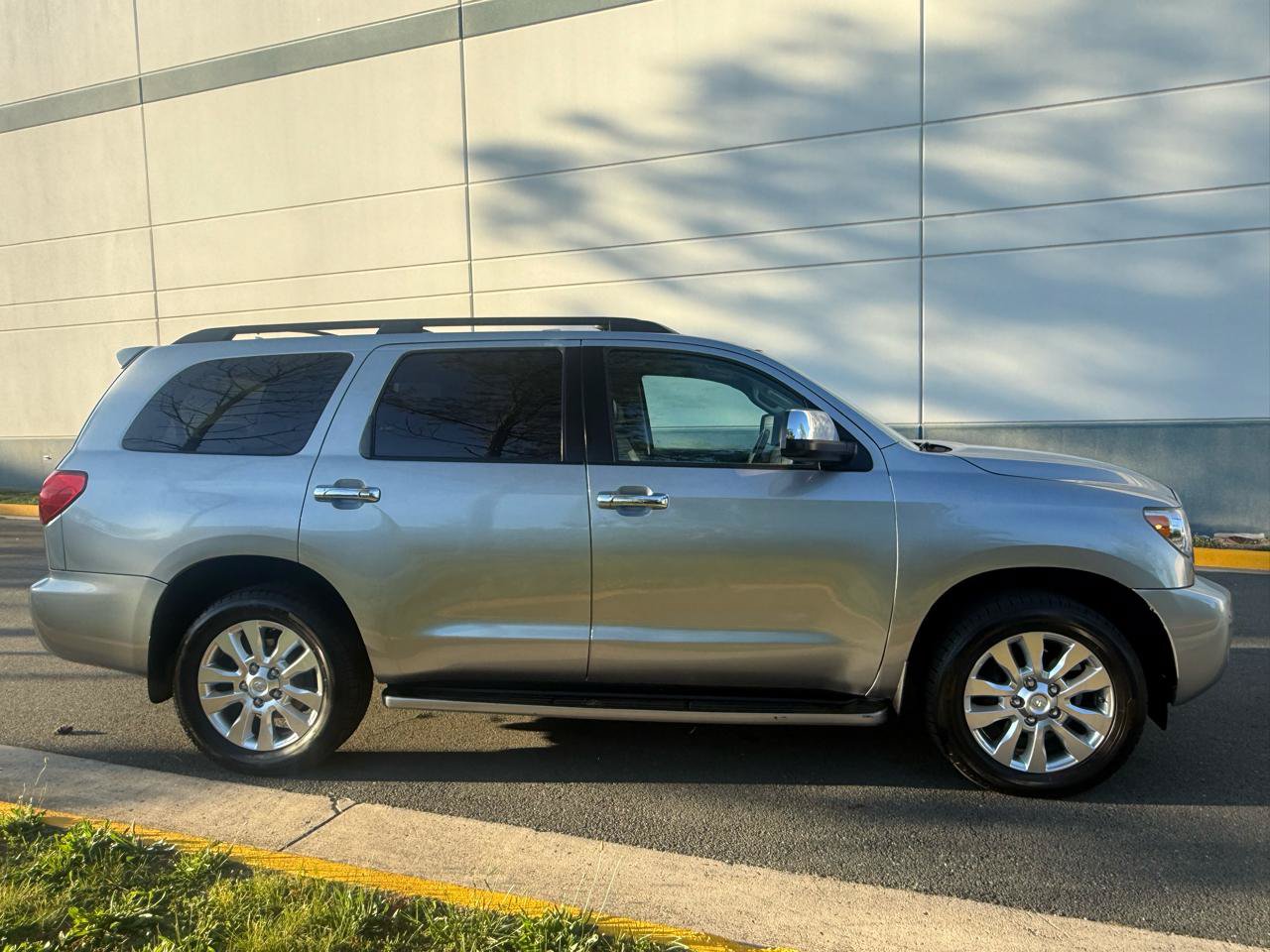 Used 2010 Toyota Sequoia Limited AWD/4WD image 11