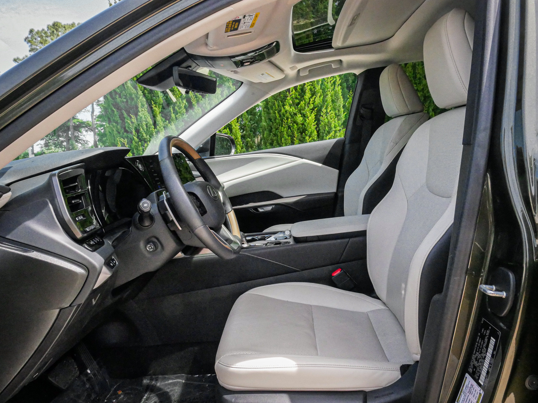 Used 2025 Lexus RX 350 Premium Plus w/ Convenience Package FWD image 16