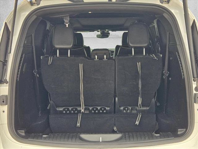 Used 2025 Chrysler Pacifica Limited image 6