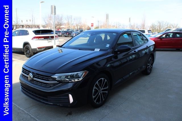 Used 2024 Volkswagen Jetta Sport image 3
