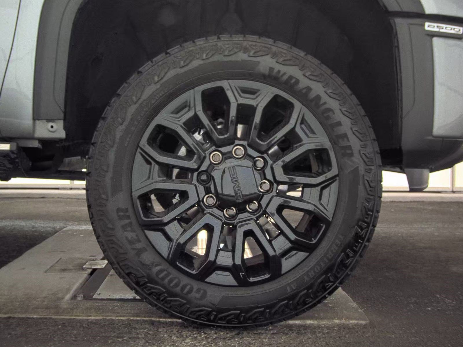 Used 2025 GMC Sierra 2500 Denali Ultimate image 11