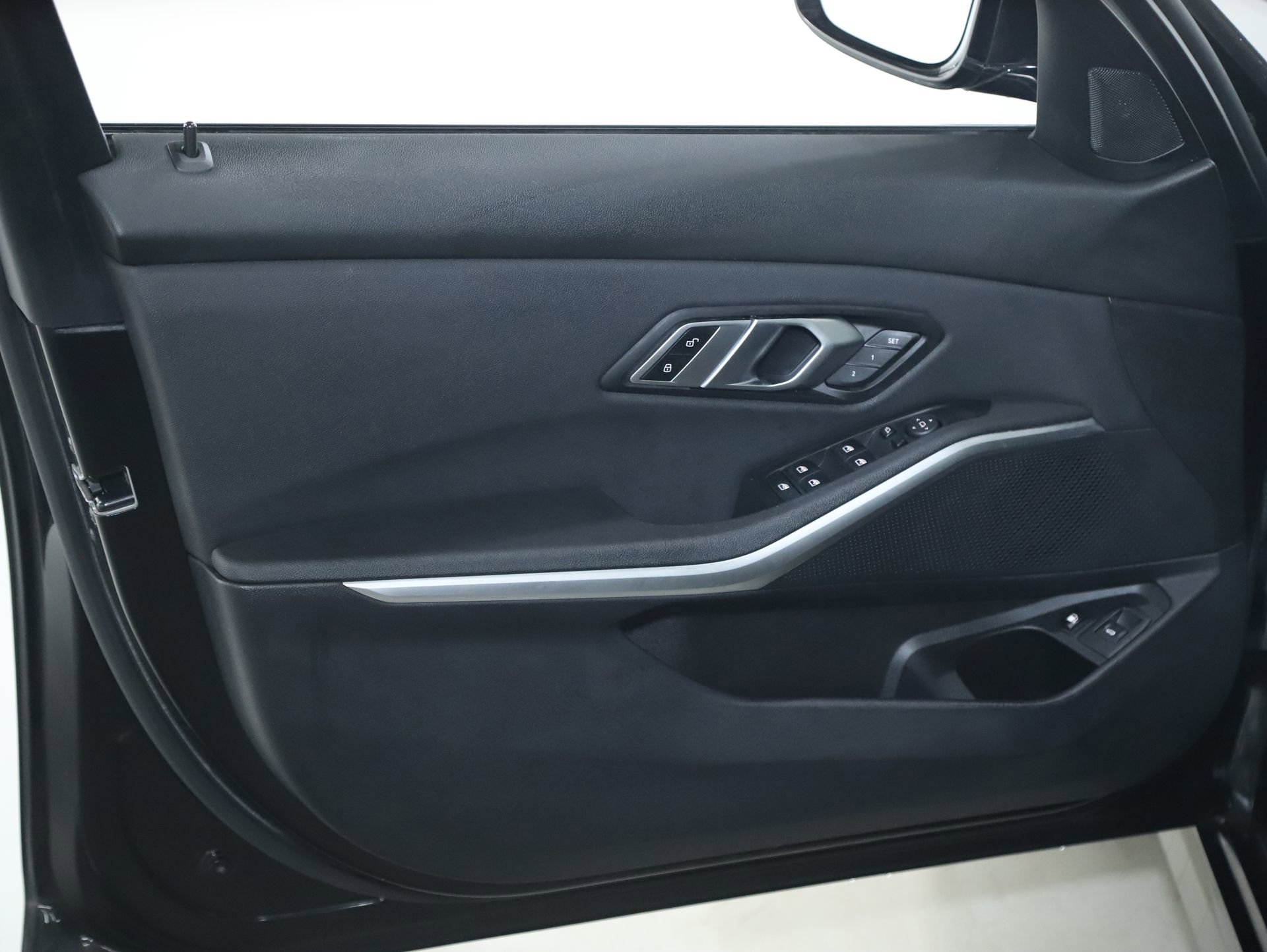 Used 2021 BMW 330e xDrive w/ Premium Package image 18