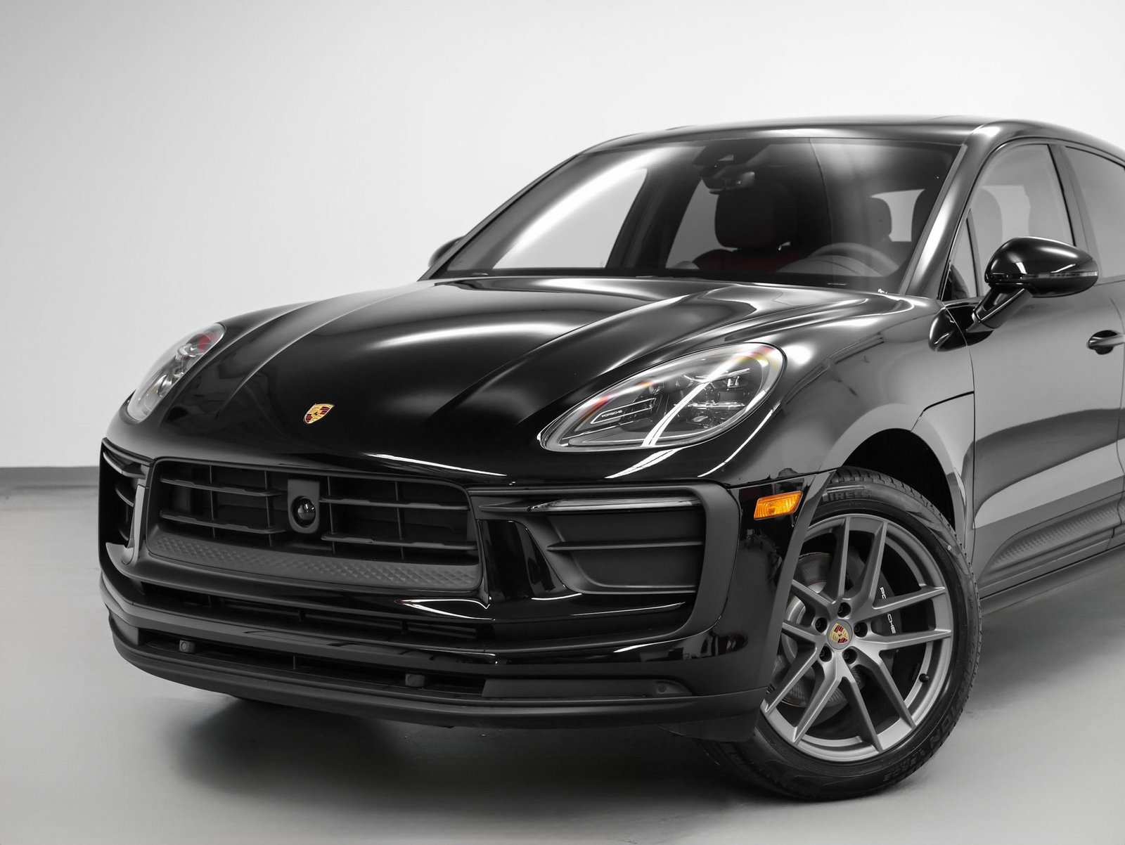 Used 2025 Porsche Macan image 7