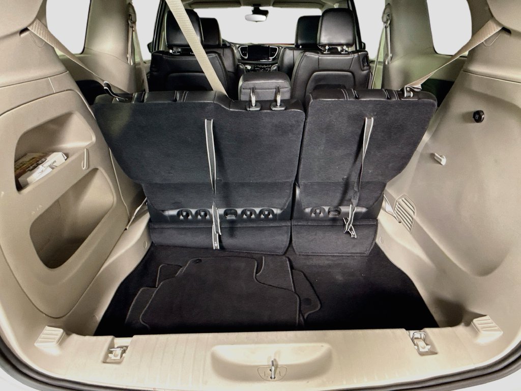 Used 2024 Chrysler Pacifica Touring-L AWD/4WD image 27