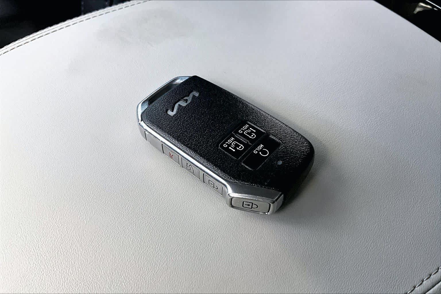 Used 2024 Kia Carnival EX FWD image 15