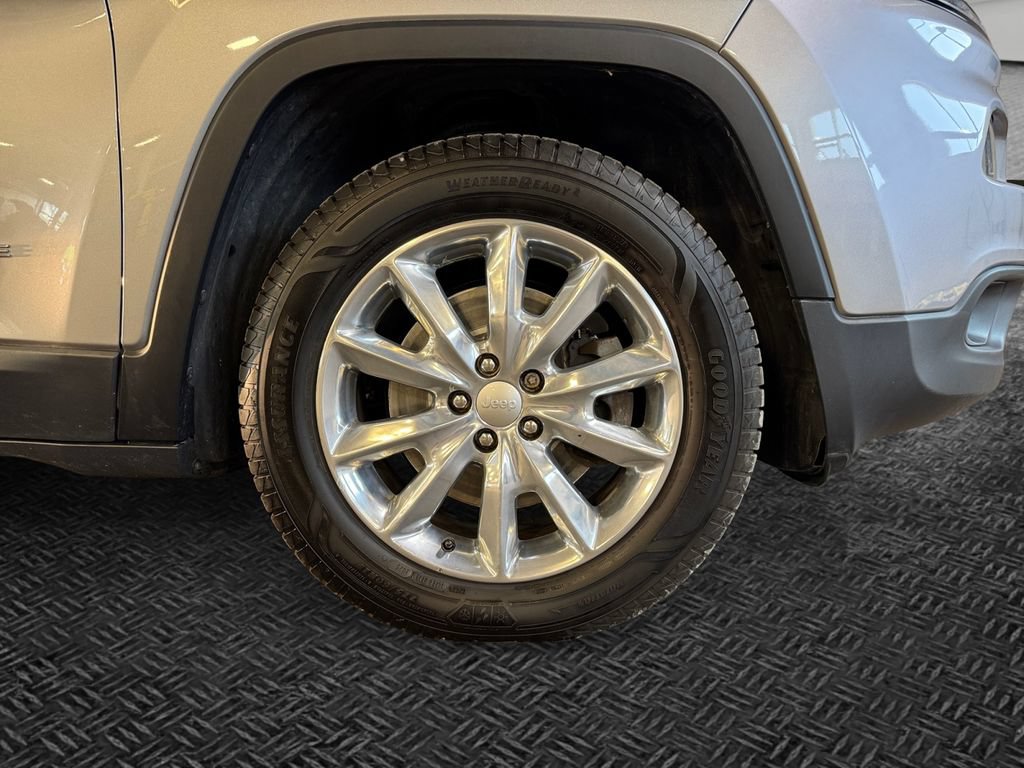 Used 2017 Jeep Cherokee Limited AWD/4WD image 11