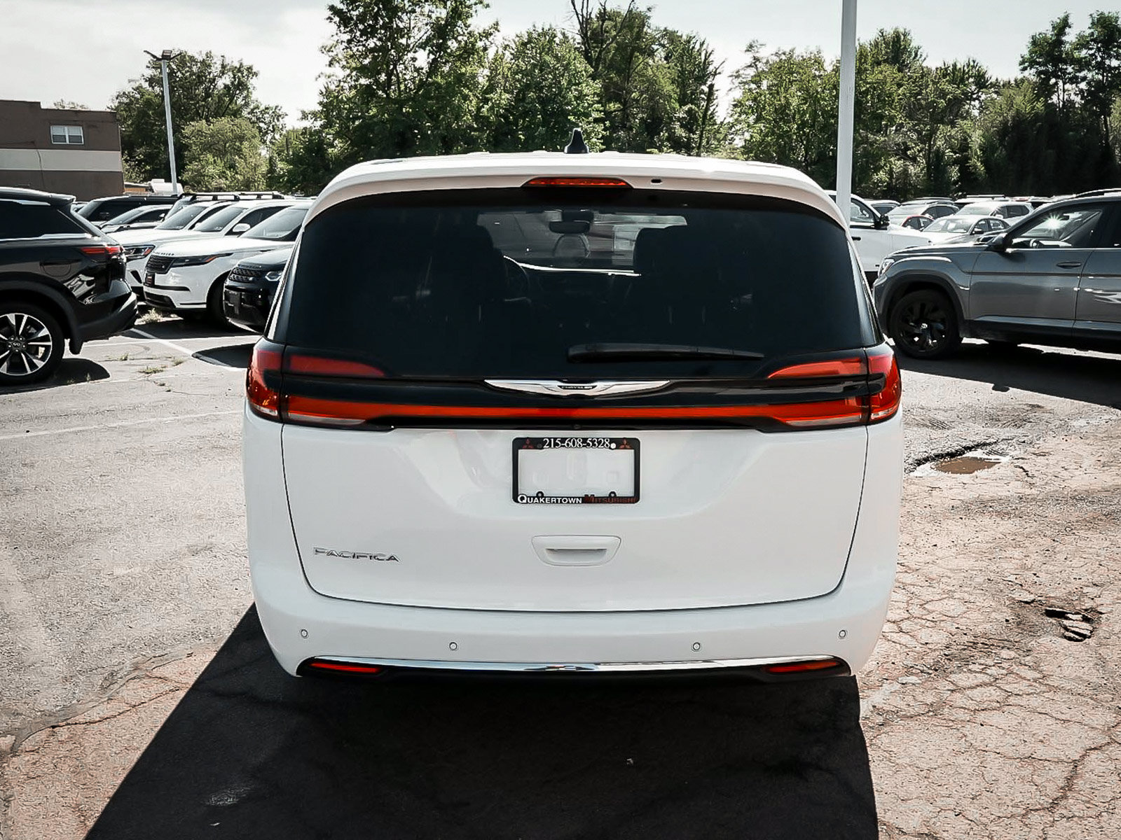 Used 2026 Chrysler Pacifica Select FWD image 5