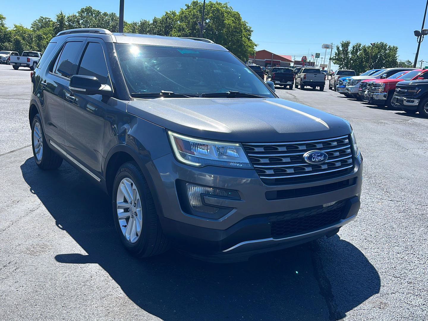 Used 2016 Ford Explorer XLT FWD image 7