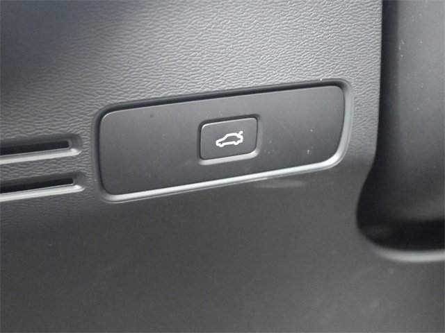 Used 2024 Volvo XC40 B5 Plus w/ Protection Package Premier image 23