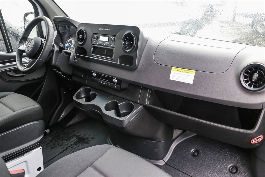 Used 2024 Mercedes-Benz eSprinter 170 Cargo image 11