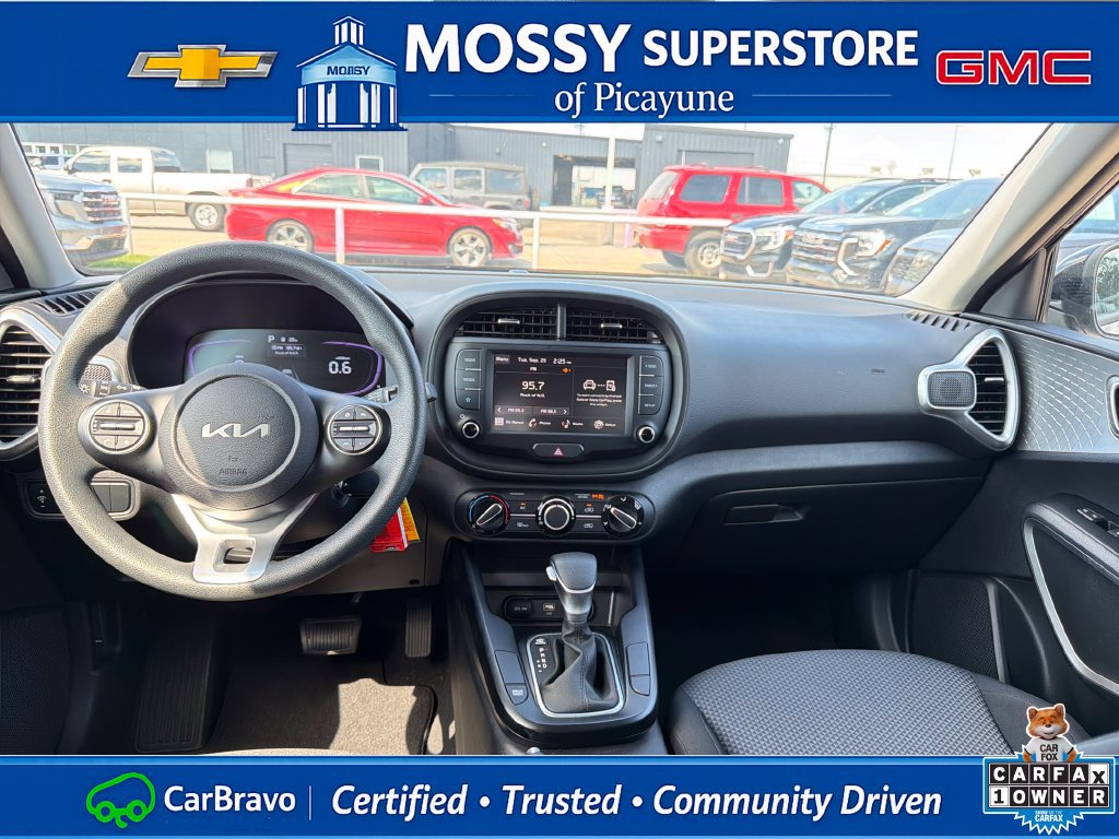 Used 2025 Kia Soul LX w/ LX Technology Package FWD image 14