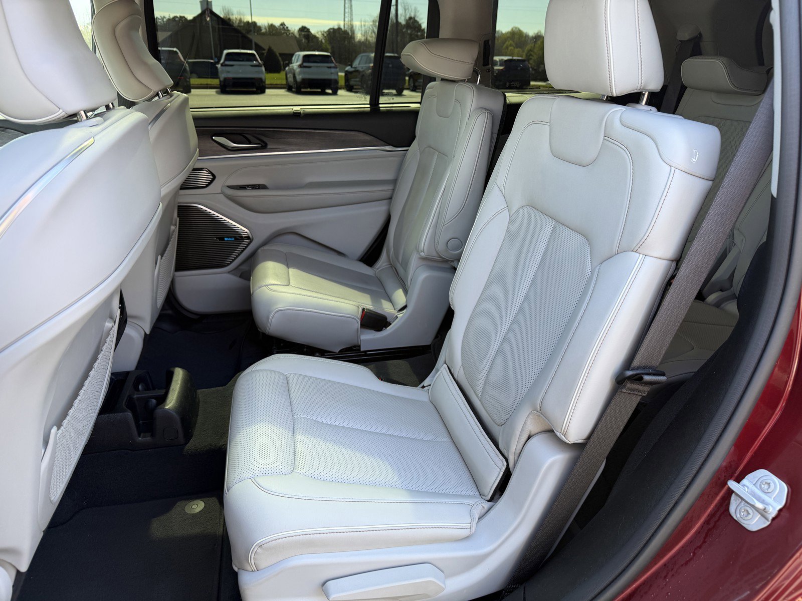 Used 2022 Jeep Grand Cherokee L Overland w/ Luxury Tech Group IV image 11