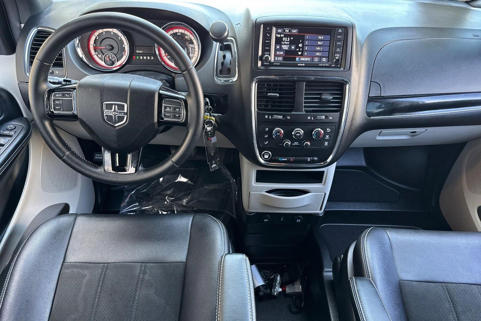 Used 2019 Dodge Grand Caravan SXT image 27