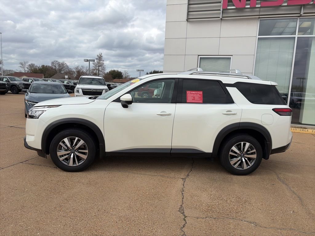Certified 2024 Nissan Pathfinder SL image 2