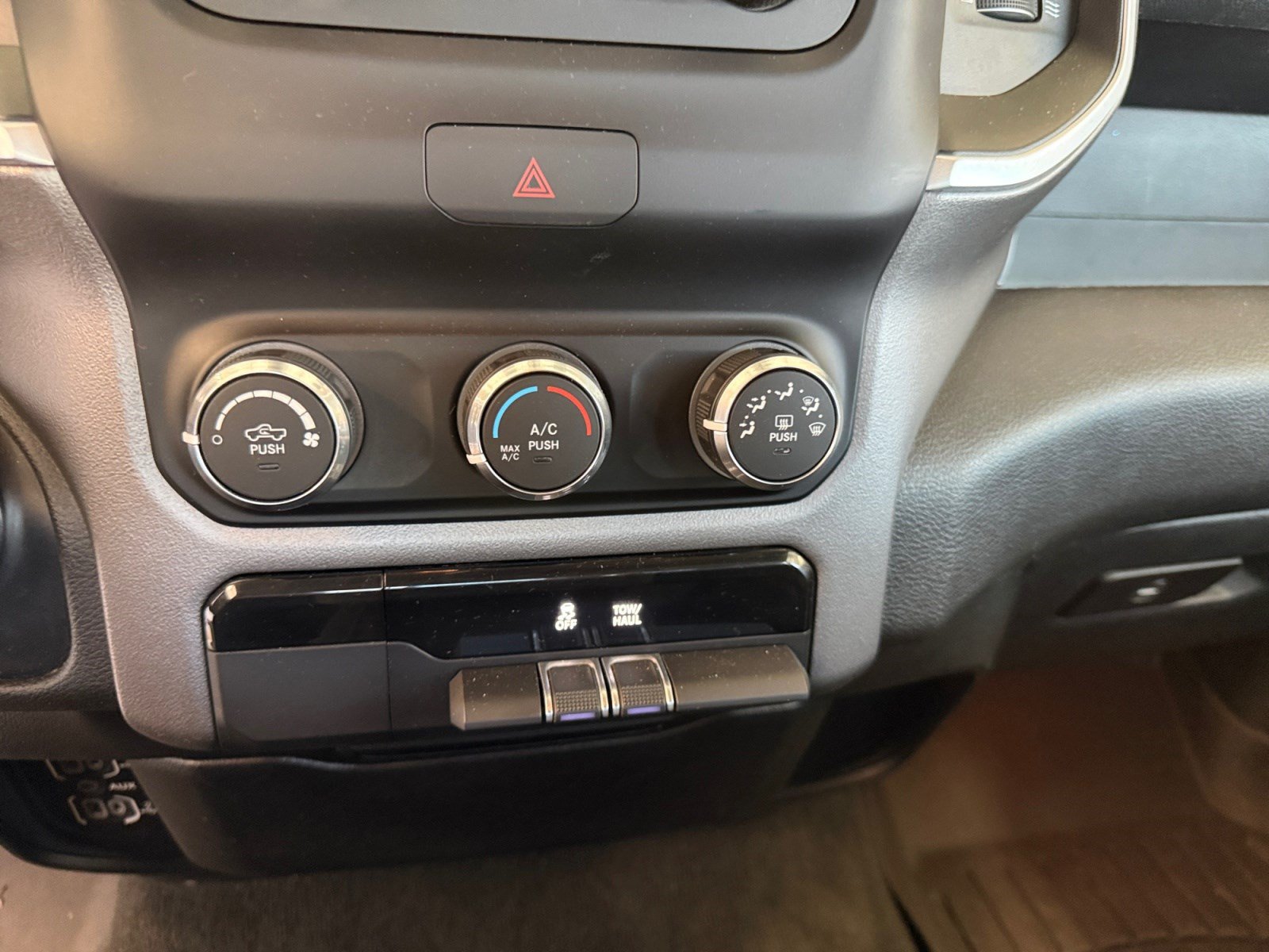 Used 2020 RAM 1500 Big Horn AWD/4WD image 28