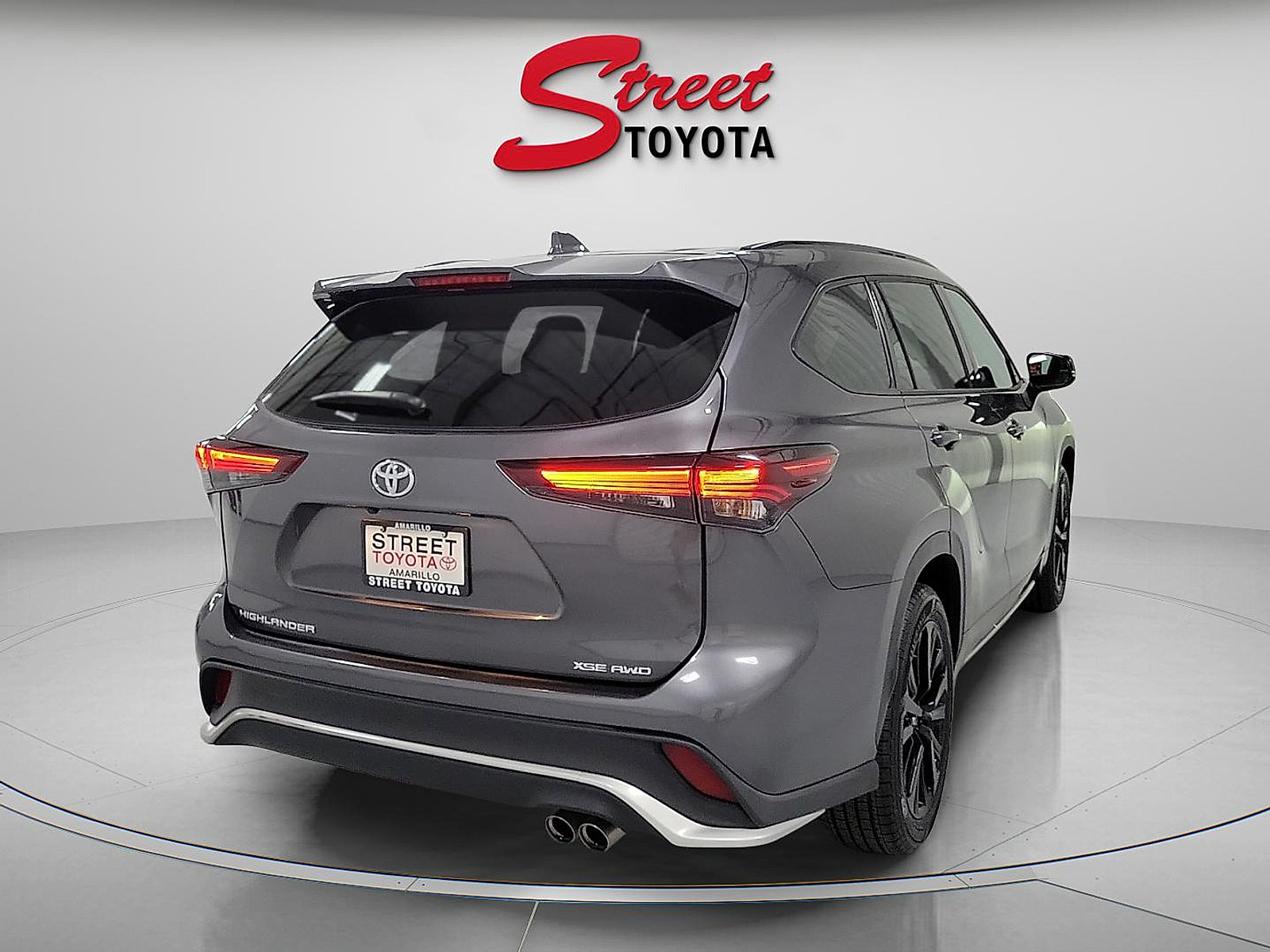 Certified 2025 Toyota Highlander XSE AWD/4WD image 4